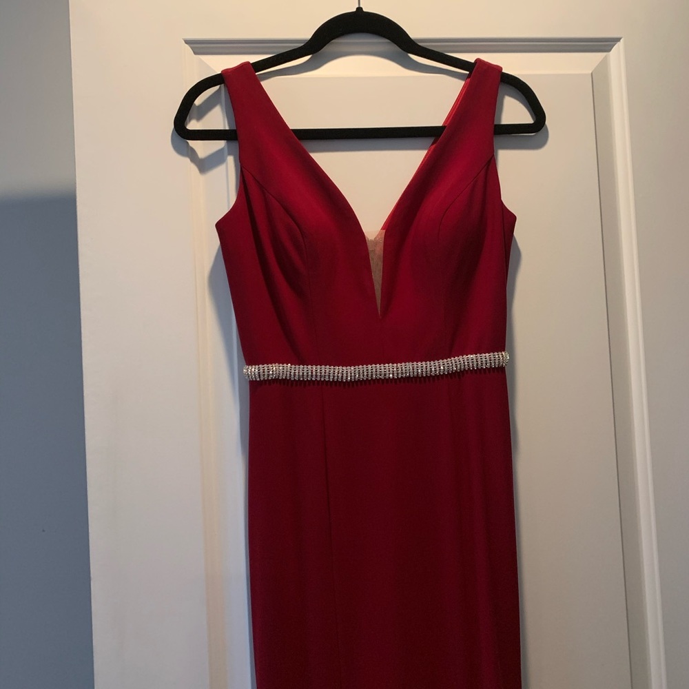 Red Gown - Picture 3 of 8